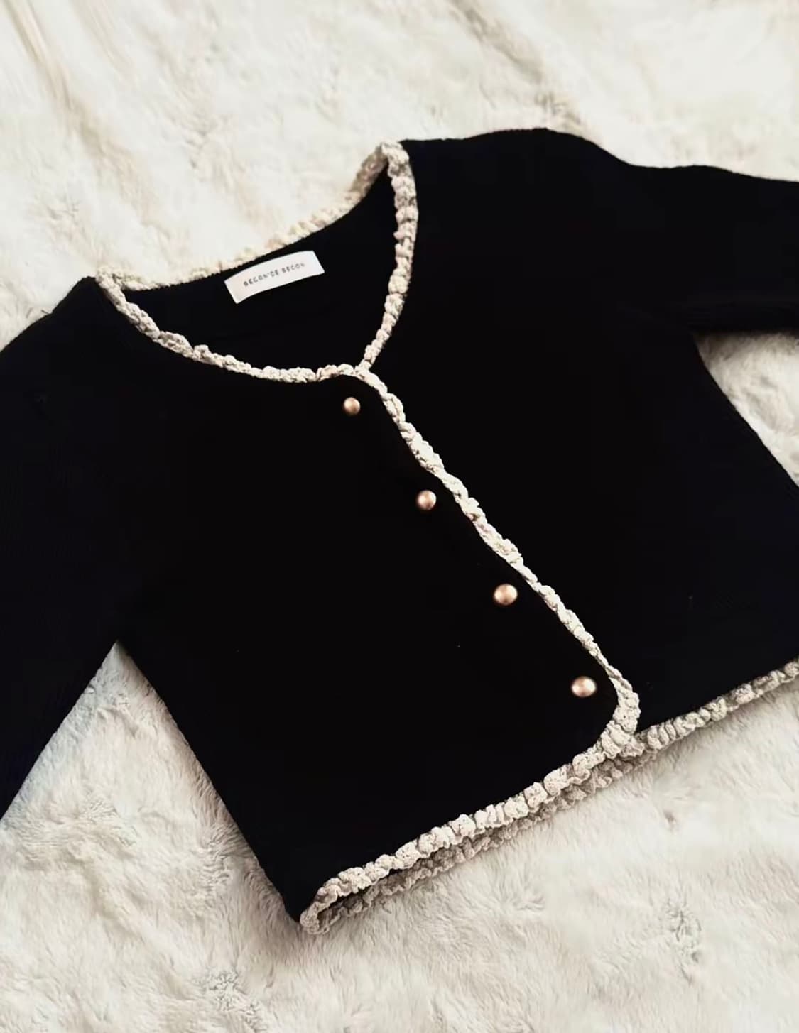 [새상품] 금장단추 레이스 포인트 블랙 가디건 상품이미지1