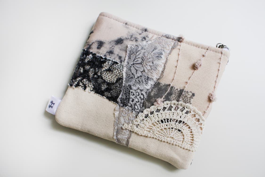 Bloom & Shadow Pouch 상품이미지3