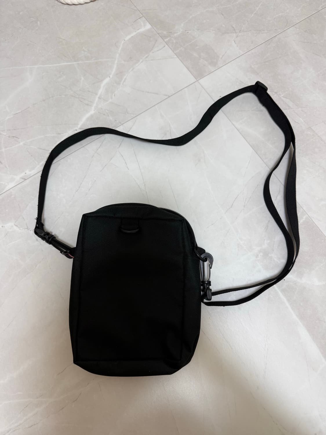스투시 블랙 미니 크로스백 상품이미지2