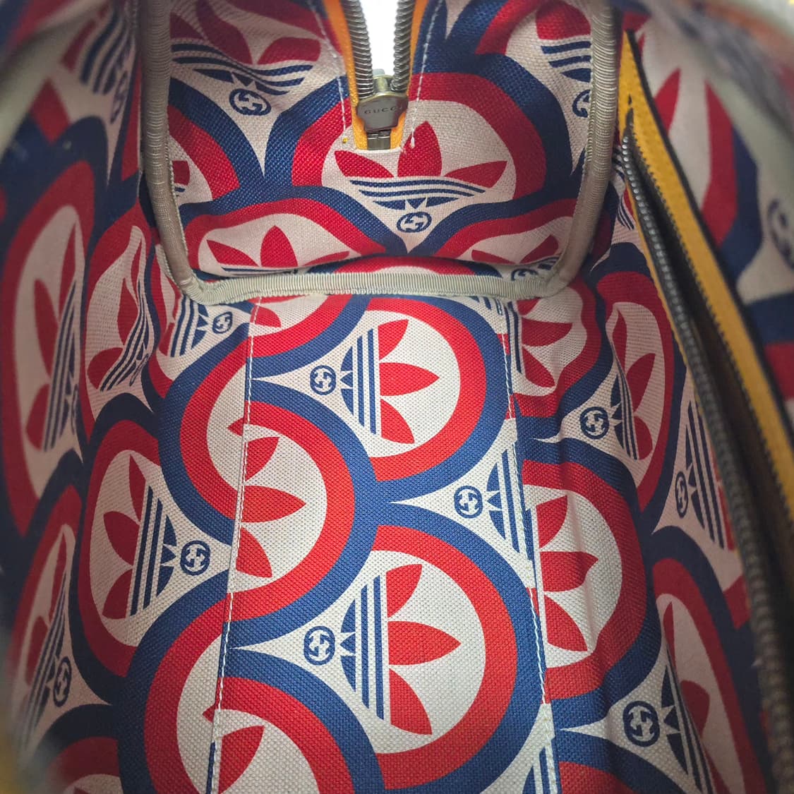 구찌 x 아디다스 미니 더플 백 상품이미지9