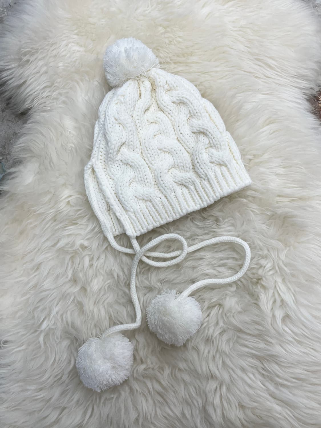 윈터페어리 화이트 이어플랩 방울 비니 상품이미지4