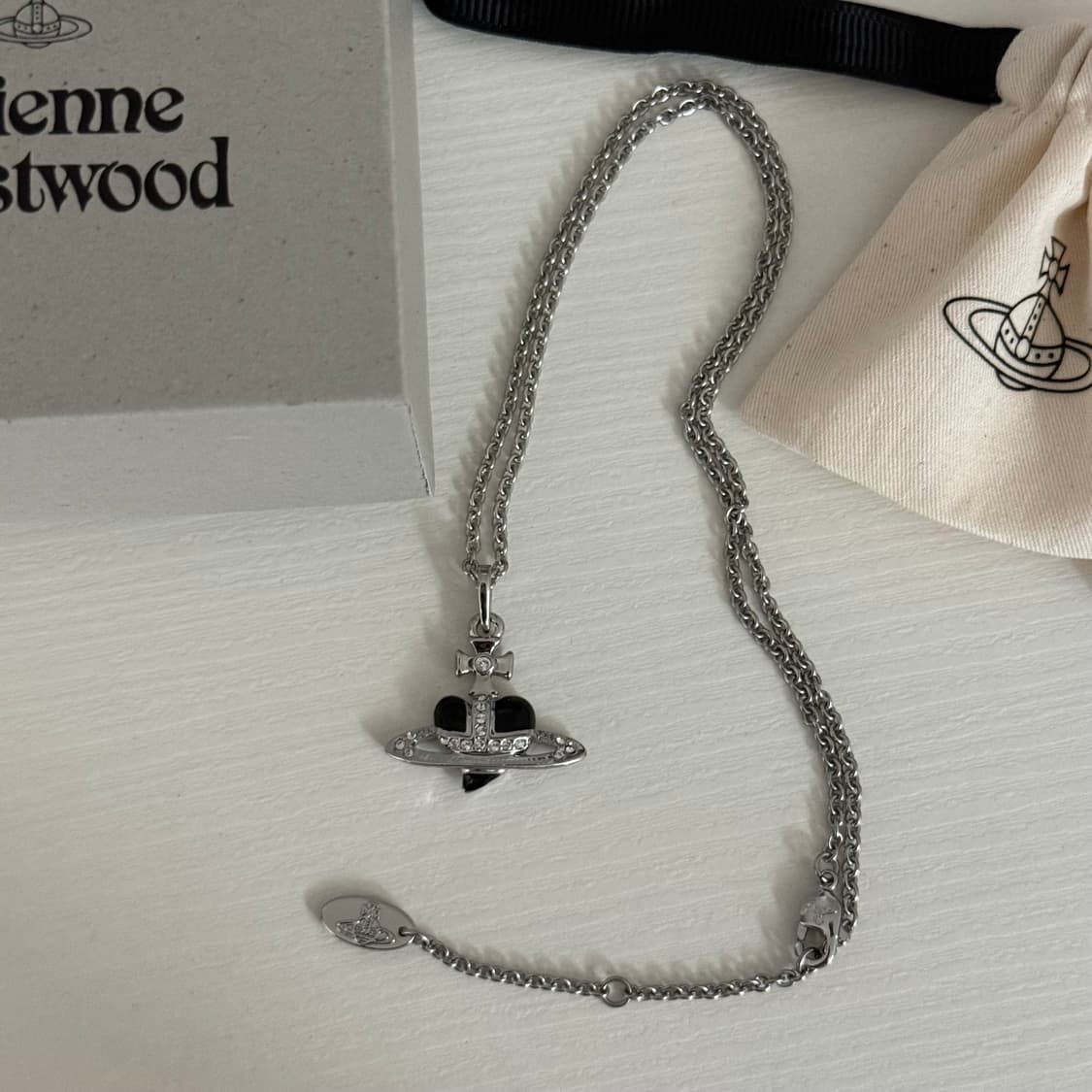 비비안웨스트우드 디아망떼 블랙 하트 목걸이 상품이미지2