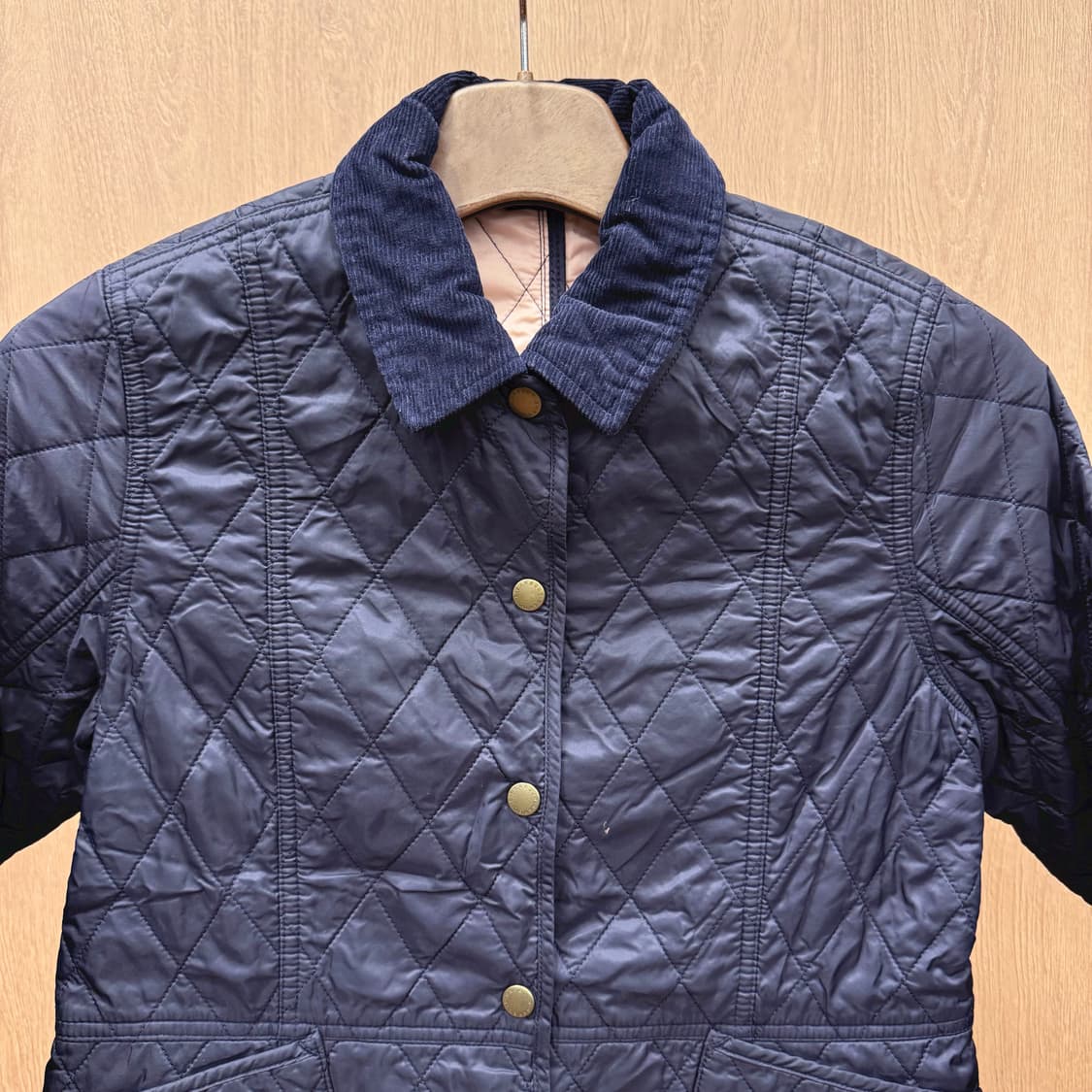 바버 퀄팅 자켓 스냅버튼 코듀로이 카라 포켓 디테일 슬림핏 네이비 상품이미지4