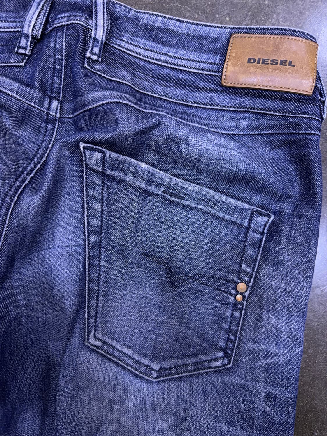 디젤 Belther 레귤러 슬림 테이퍼드핏 셀비지 데님팬츠 33 상품이미지8