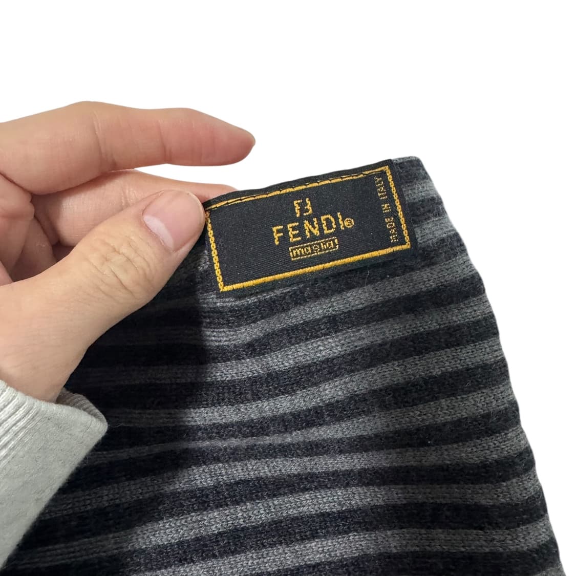 정품 펜디 쥬카 양면 그레이 머플러 상품이미지5