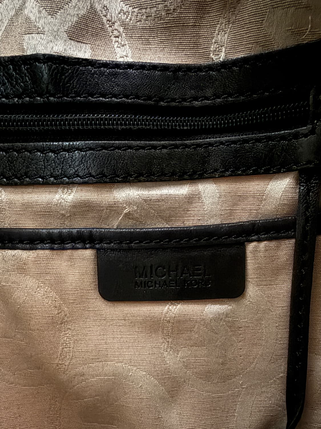 마이클코어스(MICHAEL KORS) 레더 스터드 토트 숄더백 상품이미지10