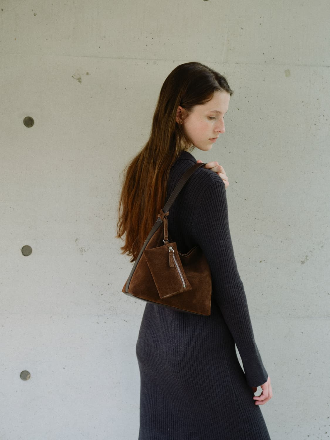 로서울 Mini pulpy hobo bag Suede Chestnut 상품이미지4
