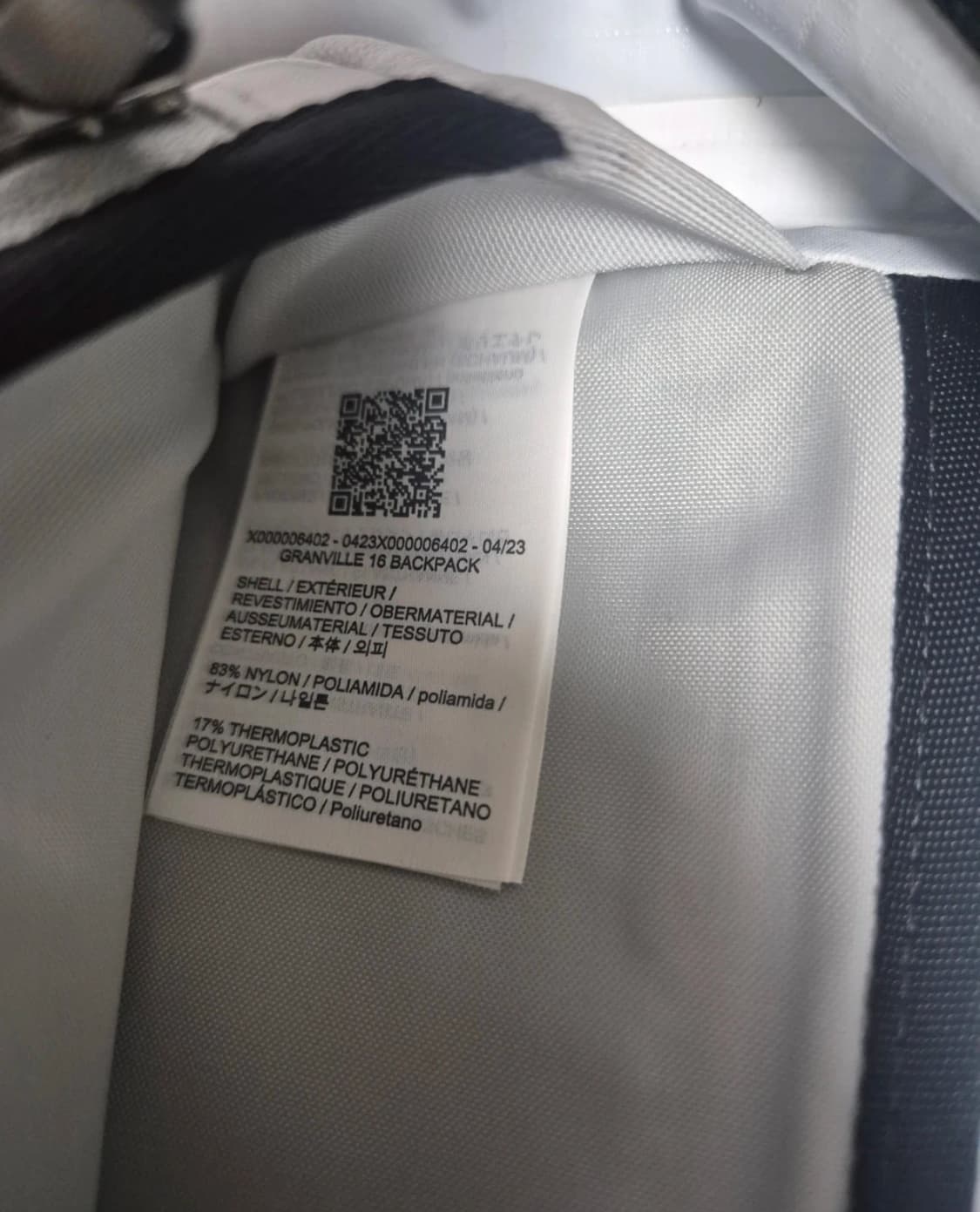 아크테릭스 그랜빌 16 백팩 블랙 색상입니다. 디자인이 깔끔해서 평상시에 상품이미지4