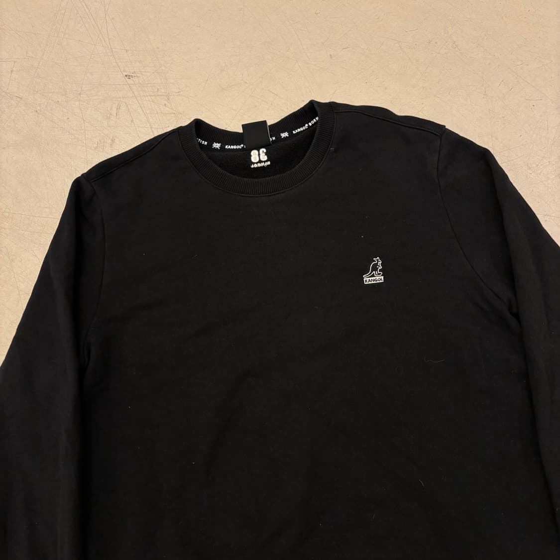 캉골 스몰로고 블랙 맨투맨 상품이미지2