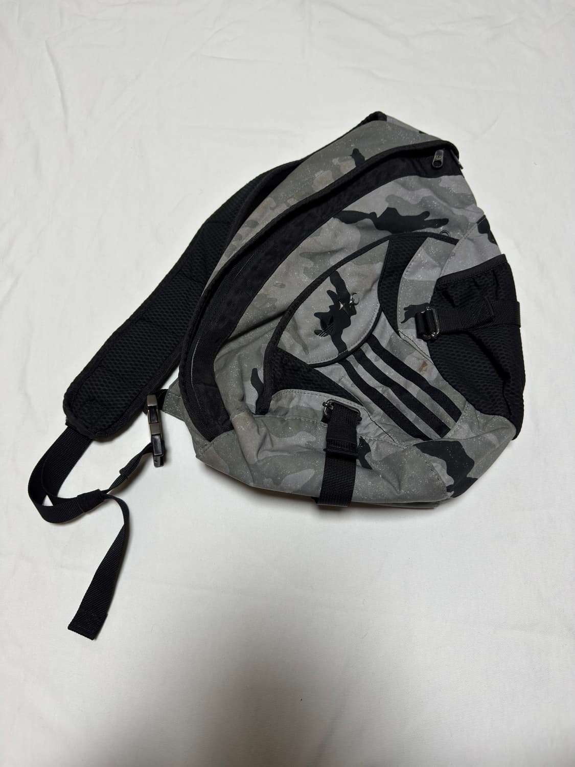 아디다스 오리지널스 × 떠그클럽 슬링백 상품이미지1