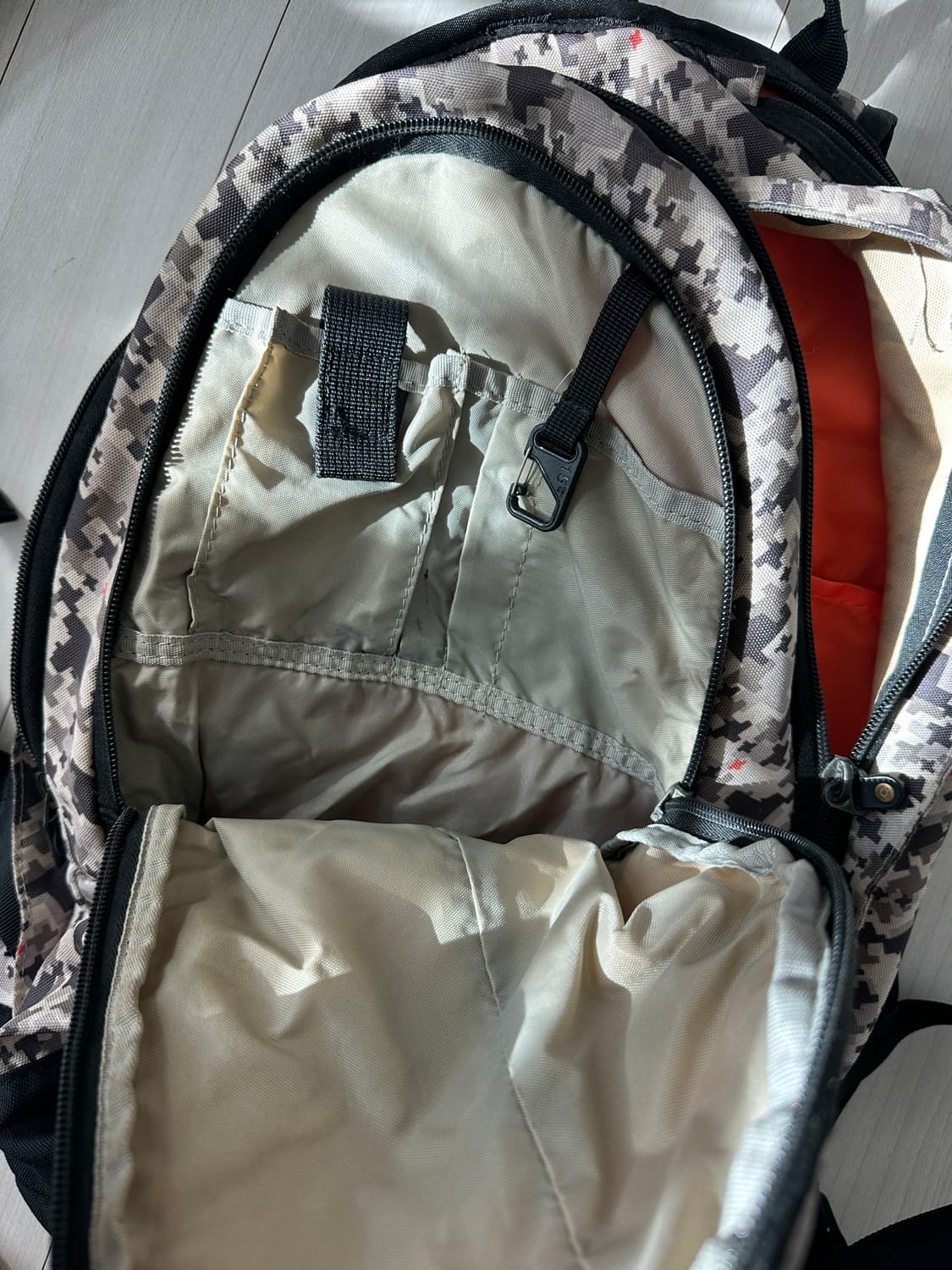 나이키 카모 밀리터리 가방 팝니다! 상품이미지5