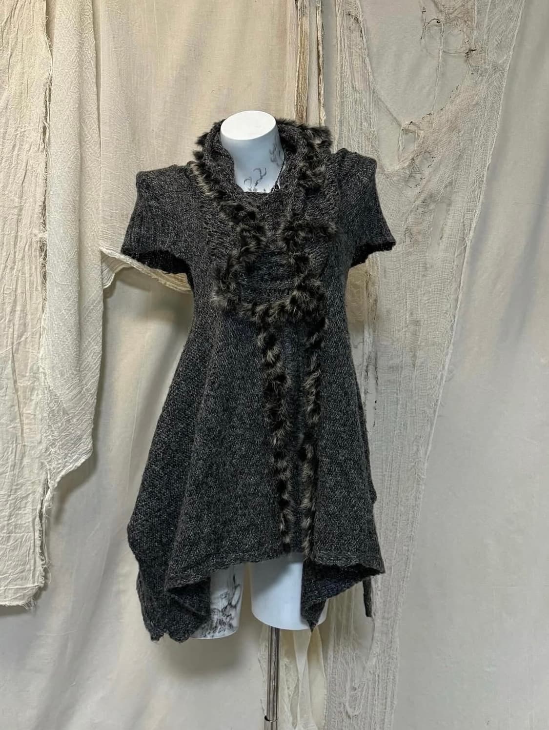 Drape Detail Knit Kape 상품이미지2