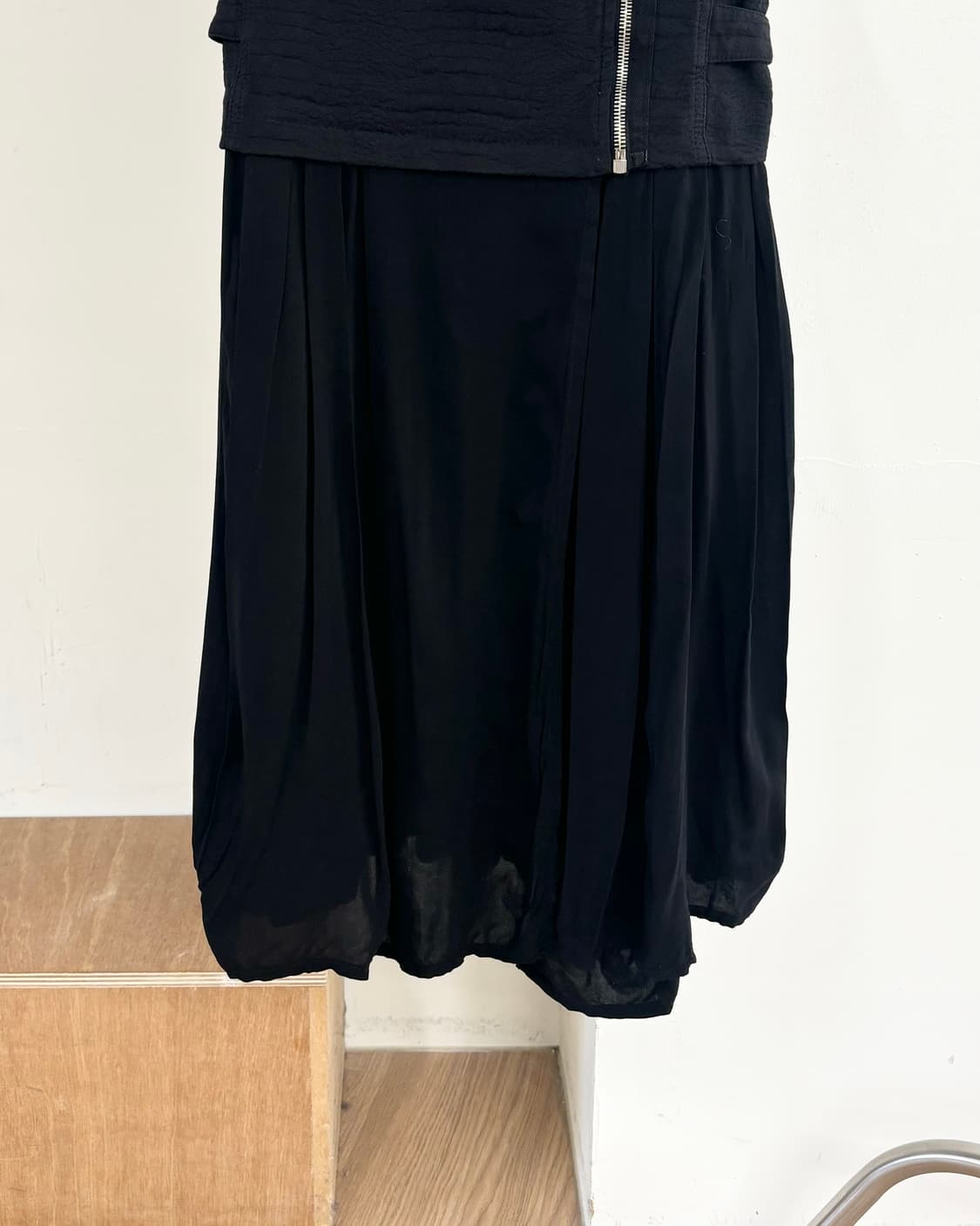 사일런트 바이 다미르 도마 블랙 슬리브리스 원피스 상품이미지5