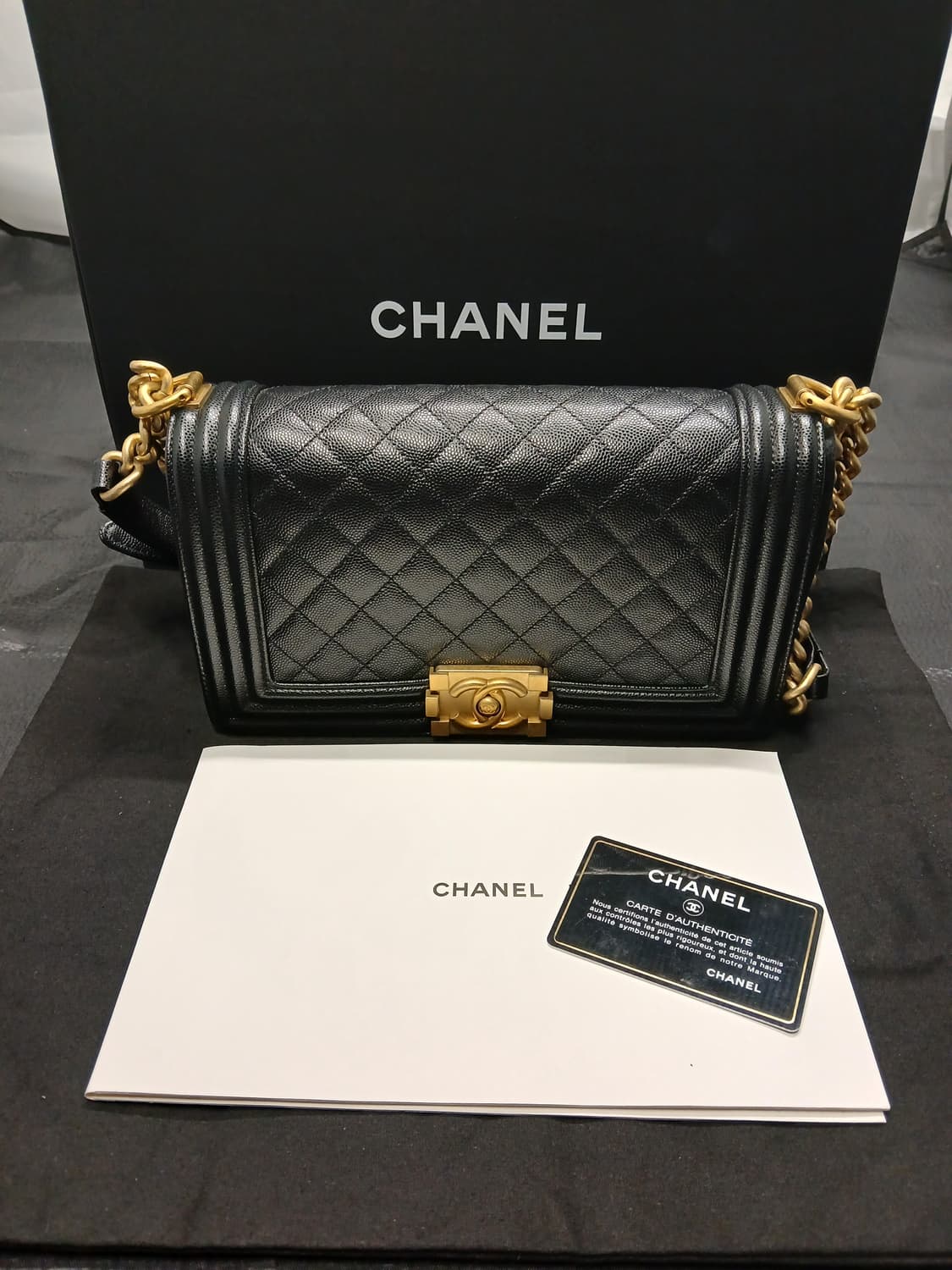 샤넬 보이백 미듐 금장 캐비어 27번대 A67086 상품이미지1