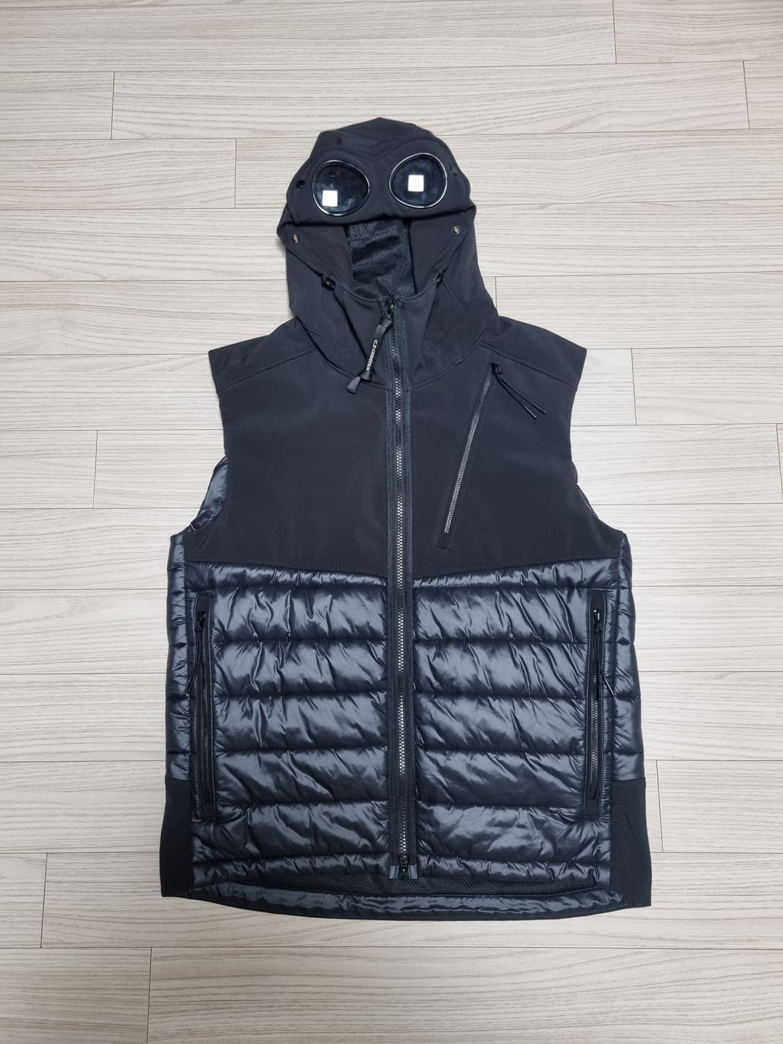 cp컴퍼니 쉘 조끼패딩 상품이미지1