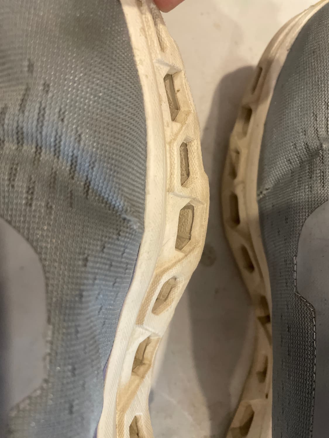 온 러닝화 회색 CLOUDTEC 운동화285 상품이미지3