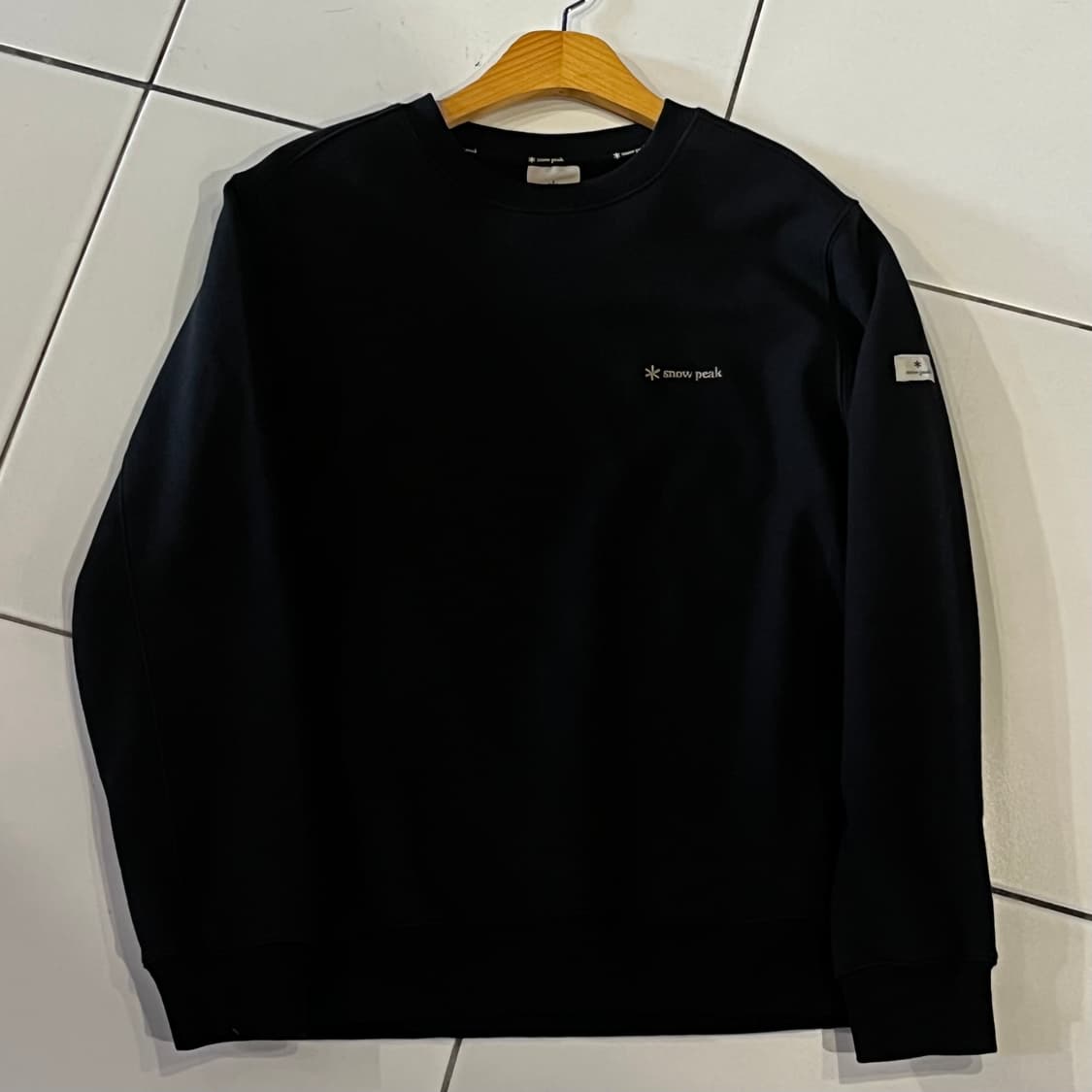 스노우피크 블랙 맨투맨 상품이미지1