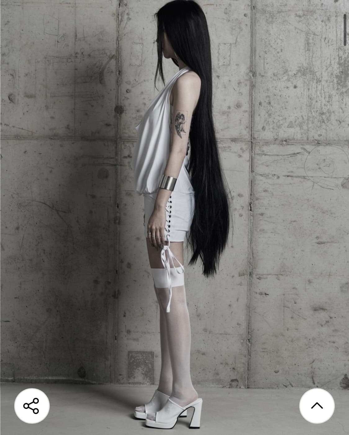 어반유니크라벨 카울 넥 사이드 레이스업 원피스 화이트 상품이미지2