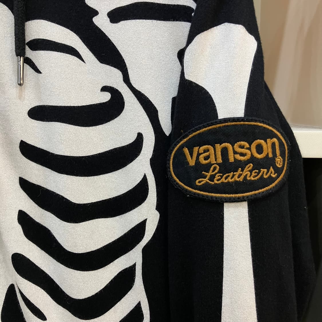 밴슨 레더 X 톰과 제리 본 후드집업 M 상품이미지4