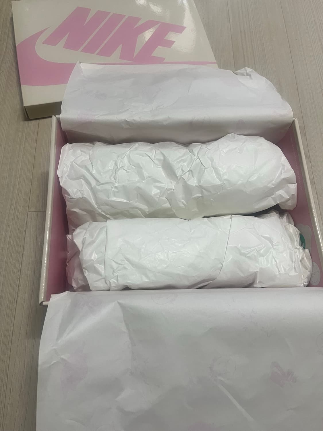 나이키 트레비스 스캇 트로피칼핑크 상품이미지4