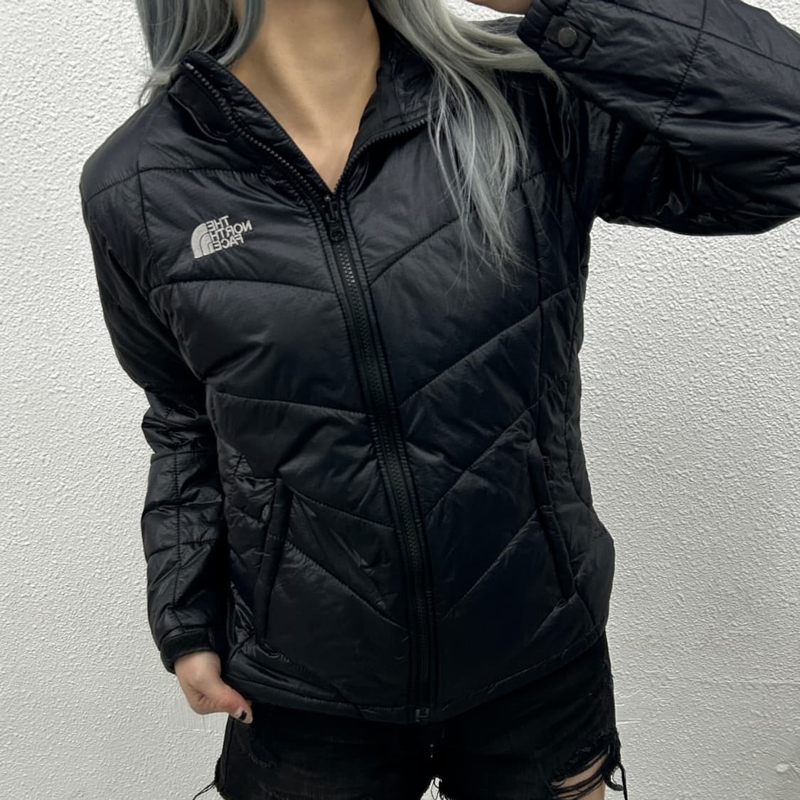 노스페이스 로고 블랙 경량 패딩 90 상품이미지1