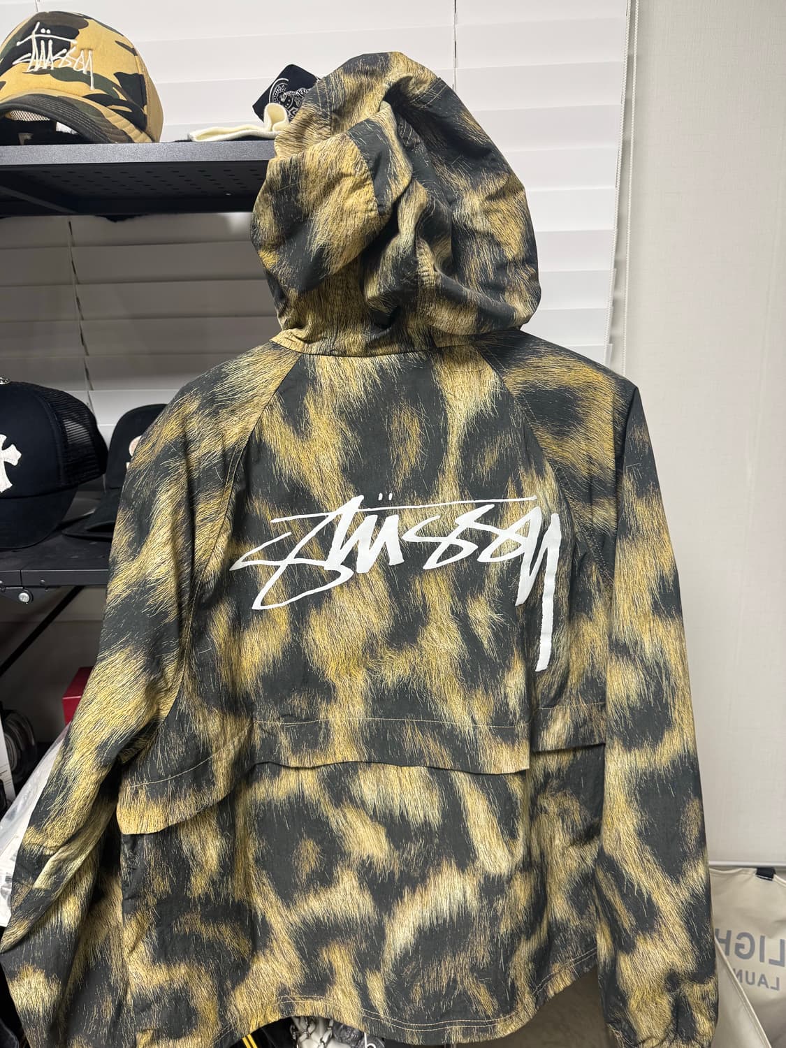 스투시 퍼 프린트 비치 쉘 자켓 상품이미지2