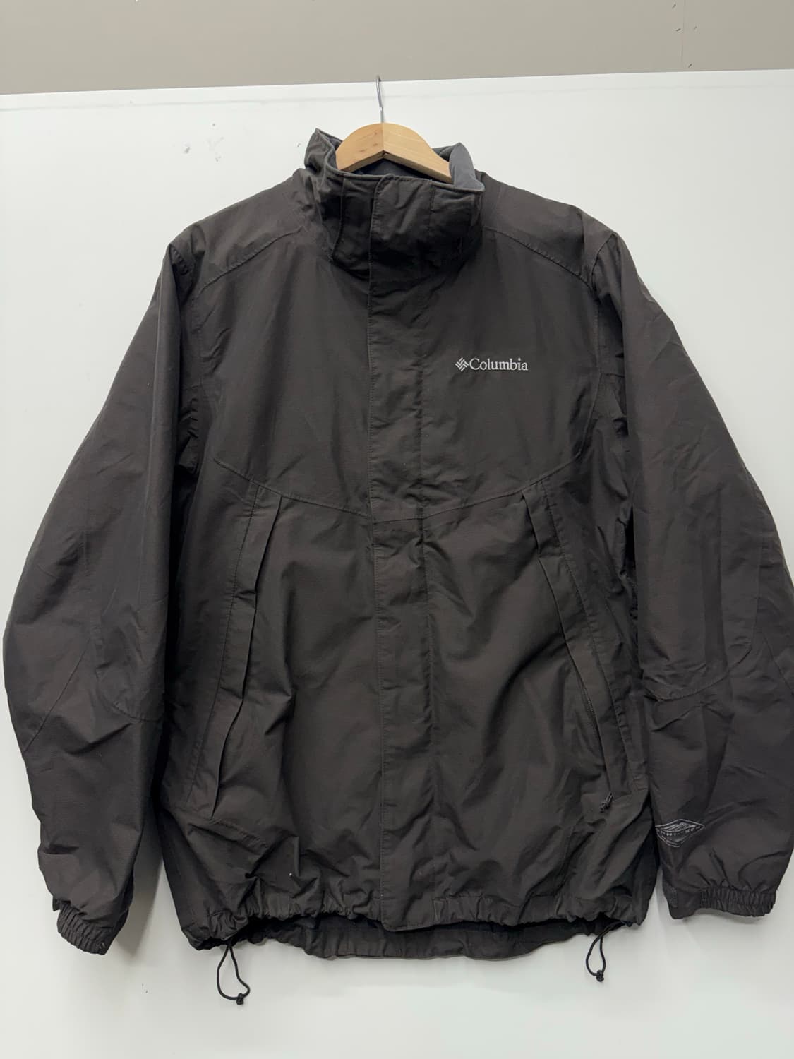 컬럼비아 브라운 바람막이 상품이미지1