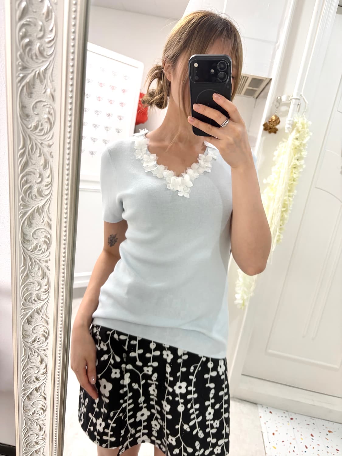 Floral V-Neck Knit Tee 상품이미지5