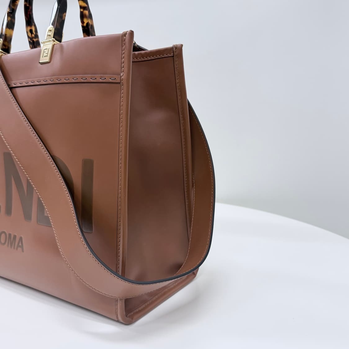 [S/미디움] 펜디 선샤인 레더 여성 쇼퍼백 토트백 브라운 상품이미지4