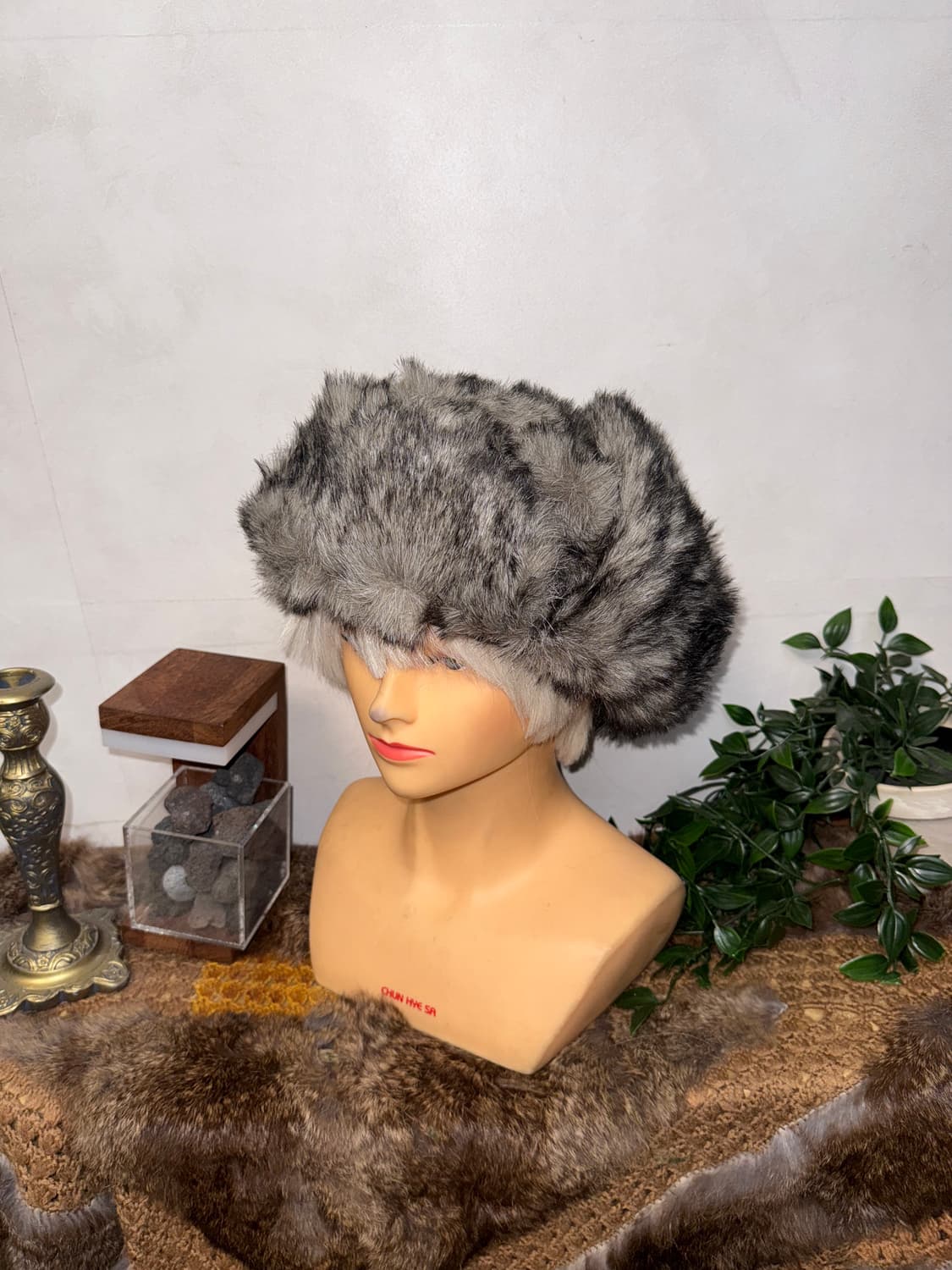 Mixed black & gray fur trapper hat 상품이미지5