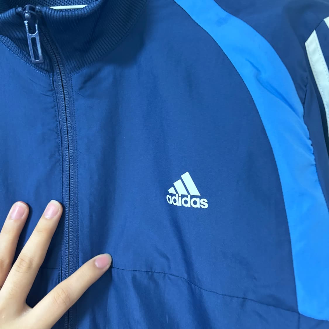 아디다스 네이비 바람막이 져지 상품이미지3