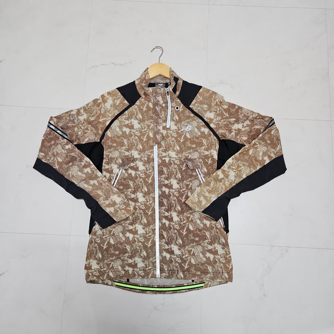 L 100 뉴발란스 러닝 리얼트리 카모 스판 바람막이 상품이미지2