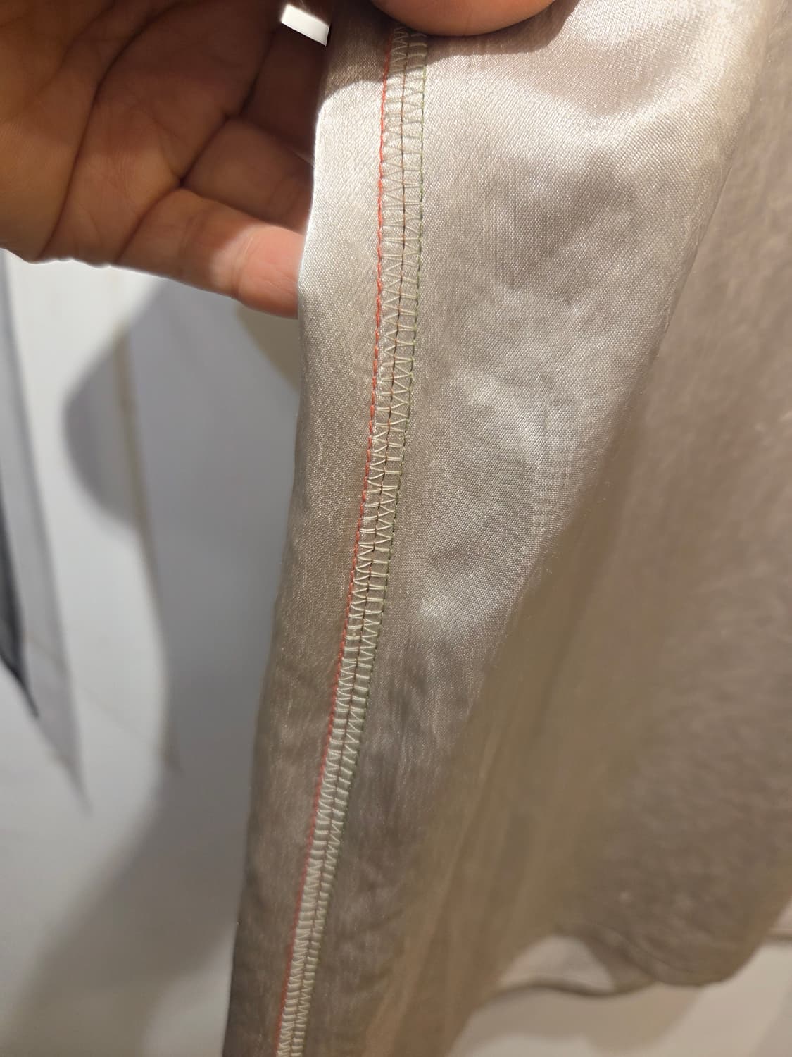 TIME 타임 글로시 새틴 블라우스  티셔츠 상품이미지10