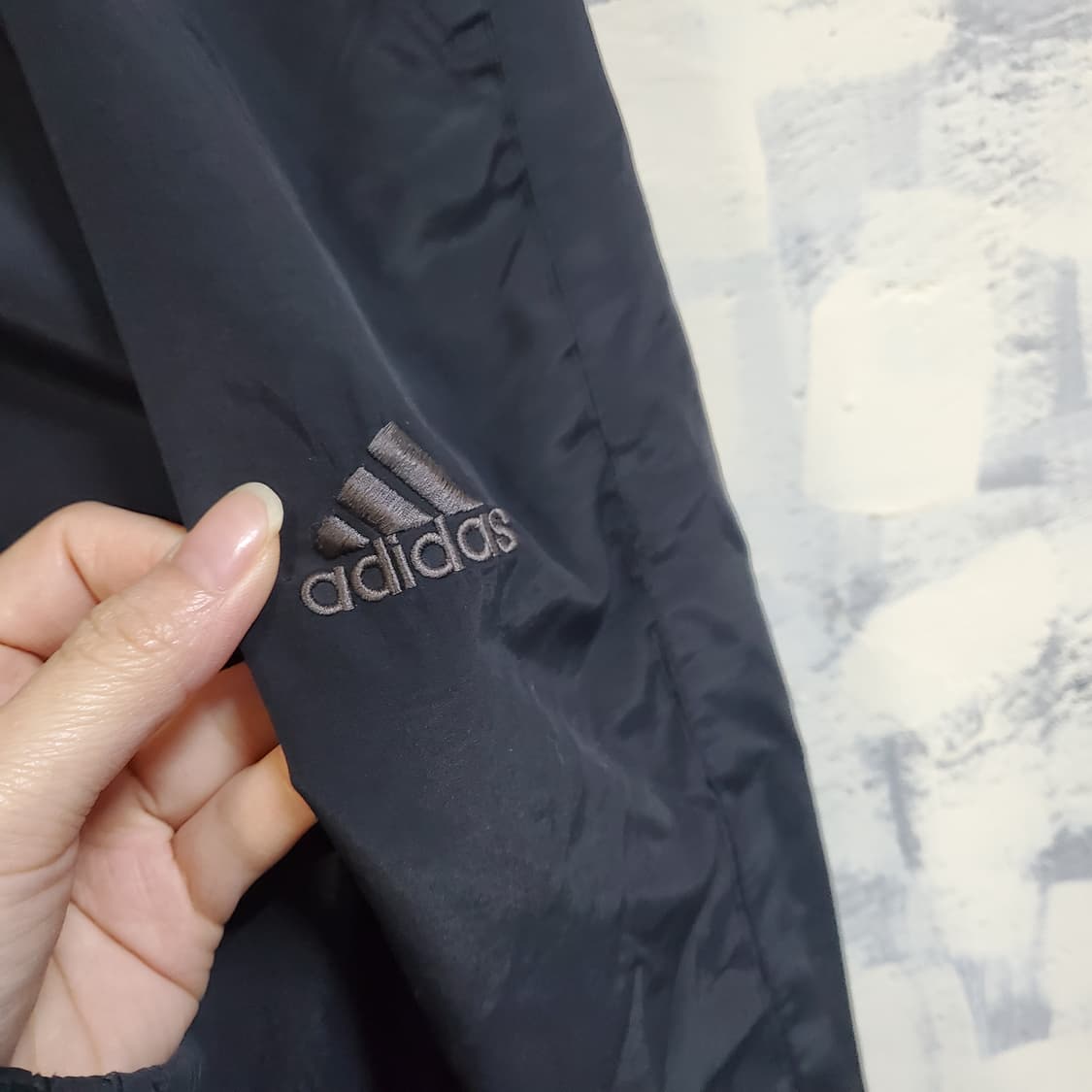 아디다스 블랙 우븐 트레이닝 바지 상품이미지3