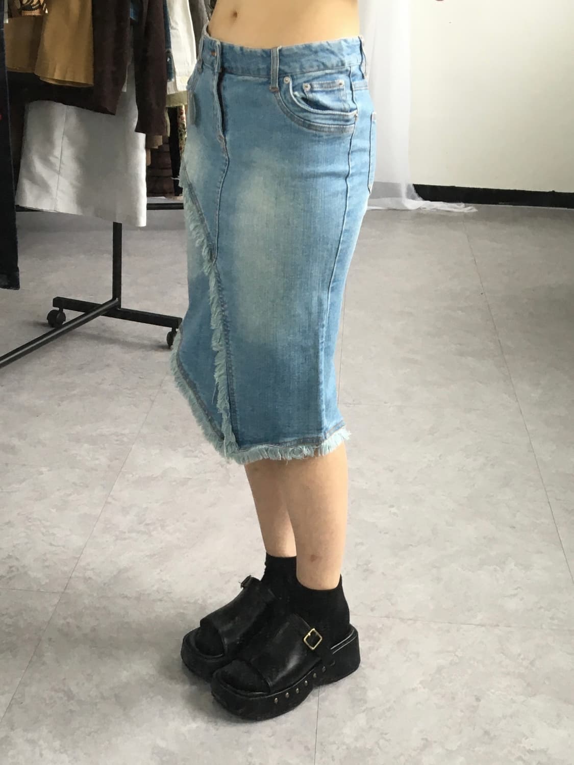 Fringe detail unbalanced denim skirt 상품이미지5