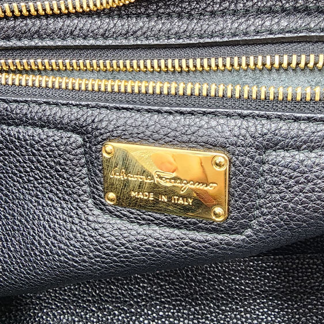 페라가모 블랙 에이미 미듐 토트 겸 숄더백 상품이미지6