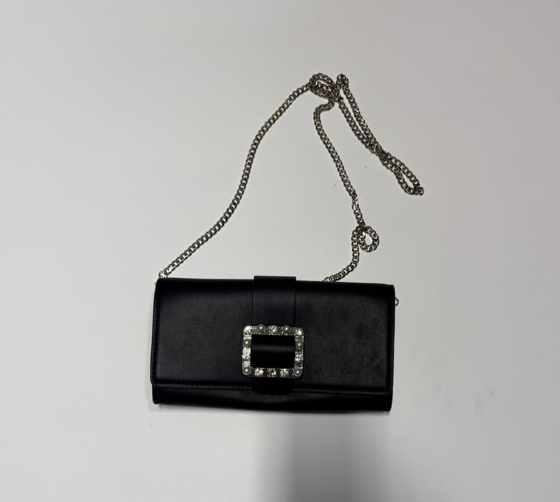 여성 게스 Guess 보석 장식 체인 숄더백 블랙 상품이미지1