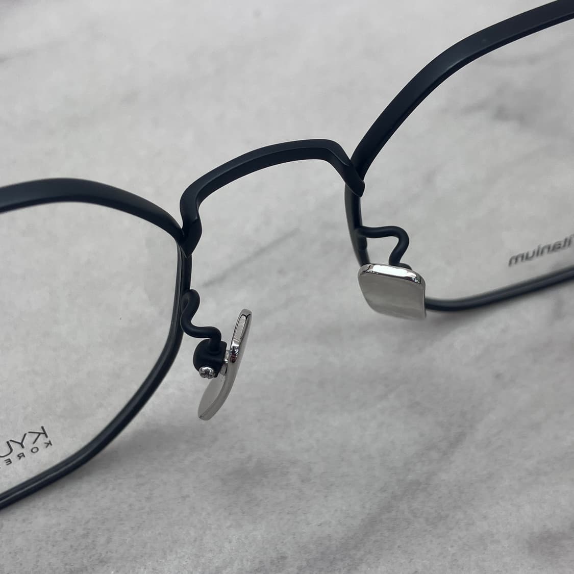 D04 경성 京城 1981 무광 블랙 다각 스퀘어 메탈테 안경 상품이미지4