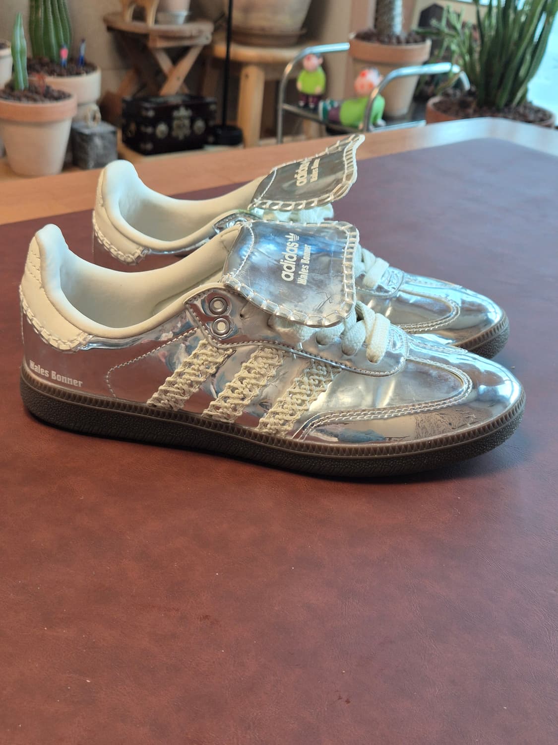 실착용1회 245 아디다스x웨일스 보너 삼바 실버메탈릭 상품이미지2