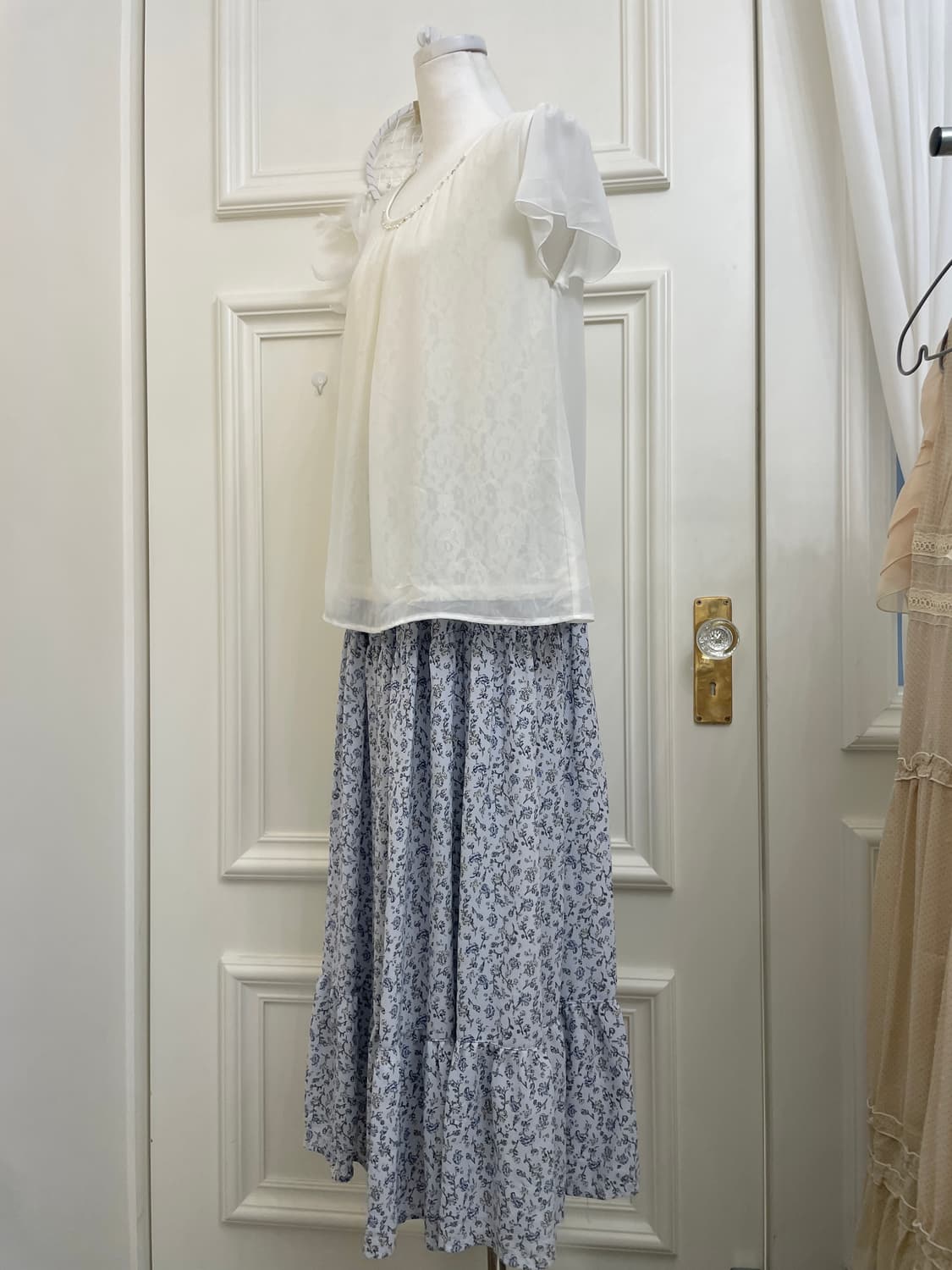 white inner lace cubic point blouse 상품이미지3