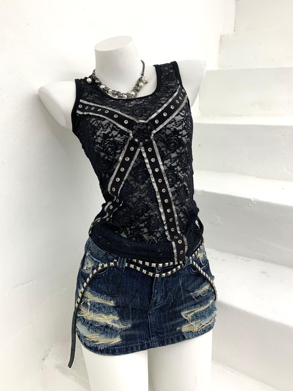 Punk eyelet detail lace sleeveless  상품이미지1