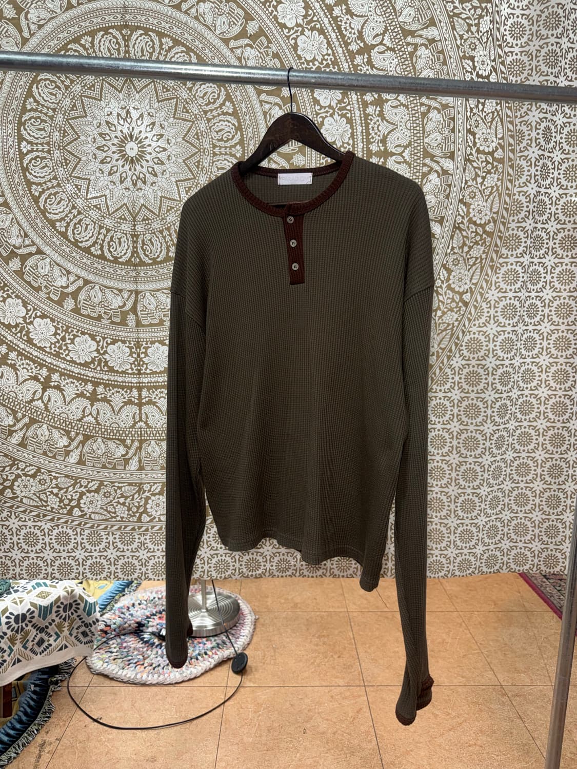 헨리넥 와플 핑거홀 긴팔 티  상품이미지3