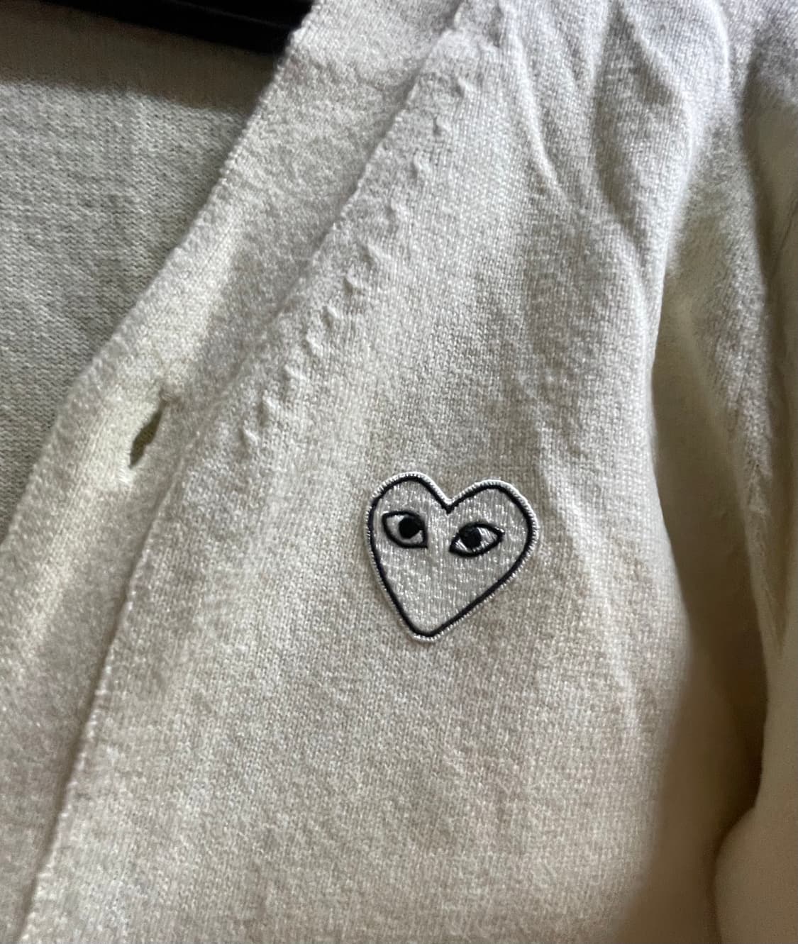 꼼데 가디건 화이트와펜 브이넥 상품이미지3