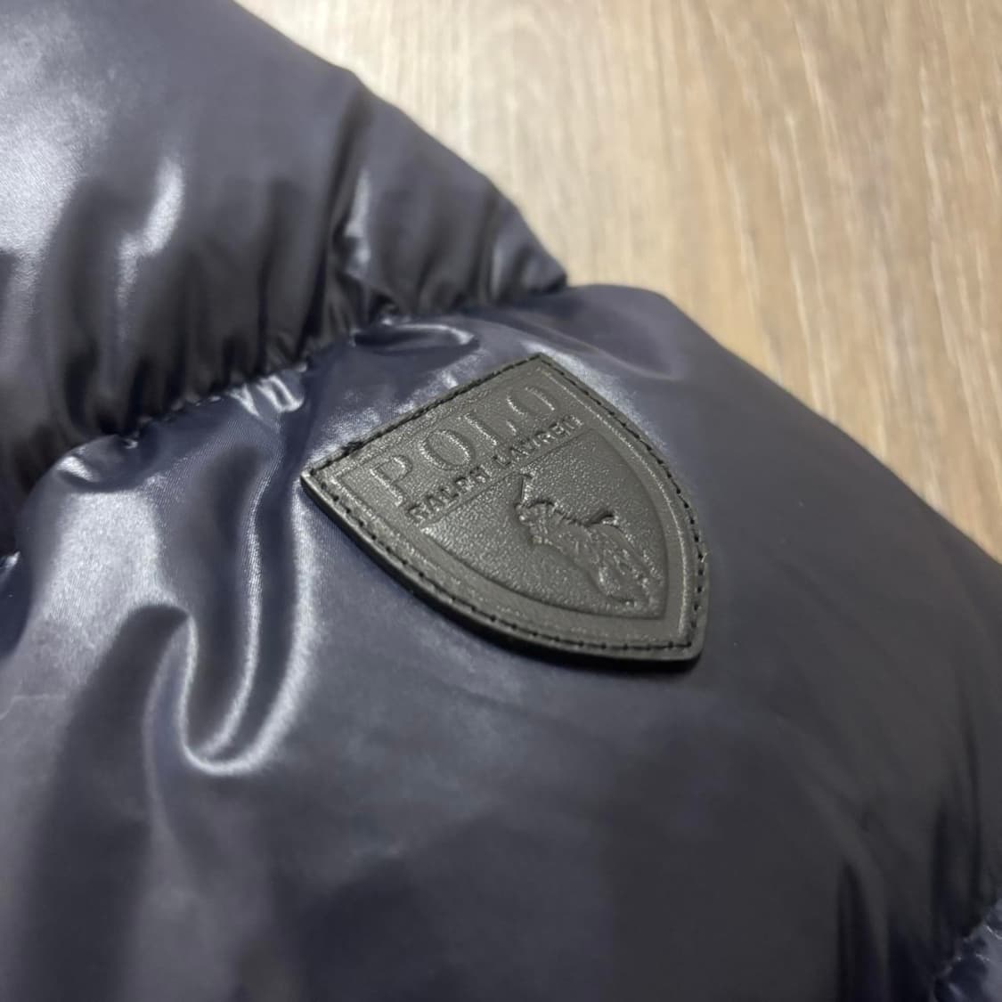 23FW 폴로 랄프 로렌 글로시 후드 다운 패딩 네이비 상품이미지3