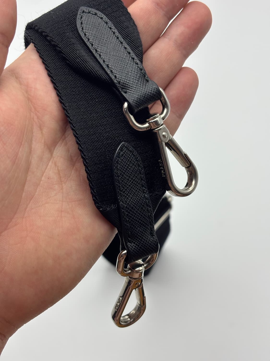 프라다 리에디션 테수토 호보백 상품이미지8