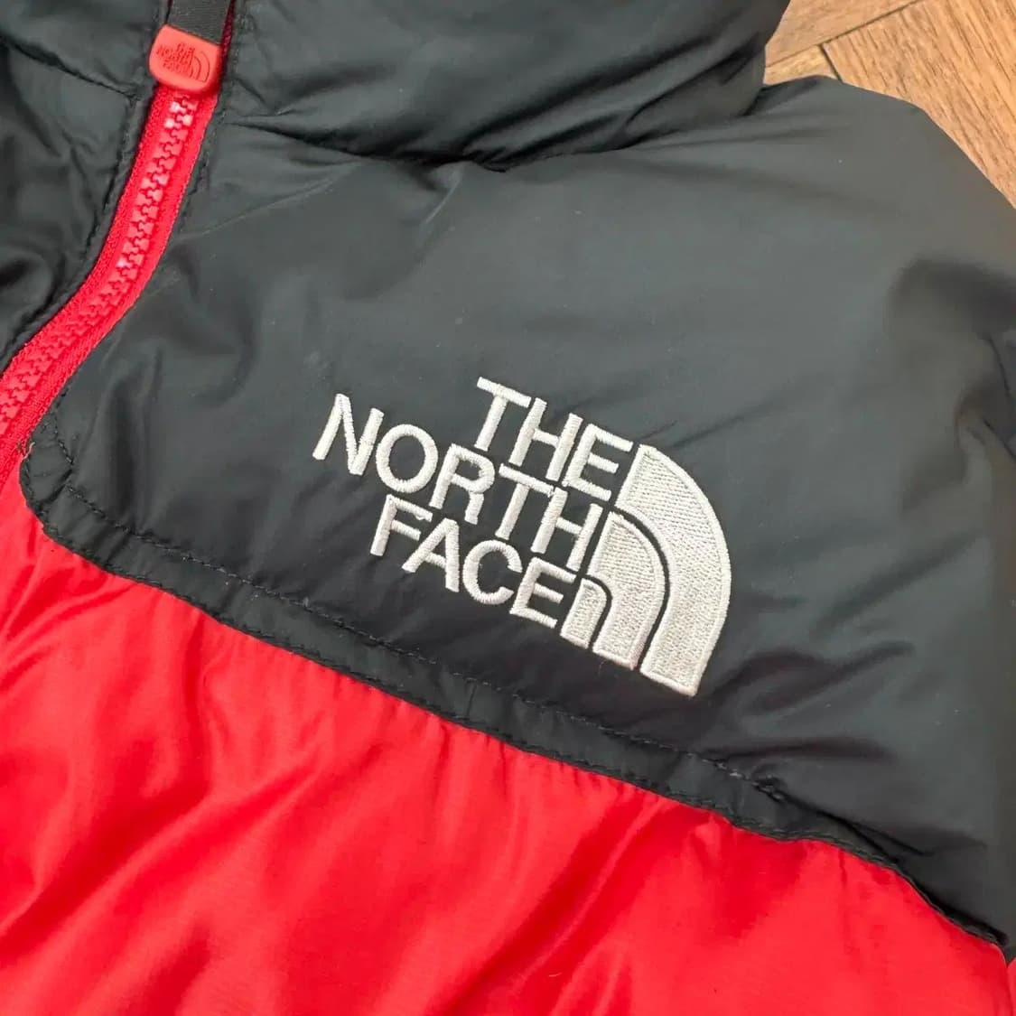 90(95) 노스페이스 눕시 700 검/빨 패딩 자켓  상품이미지4