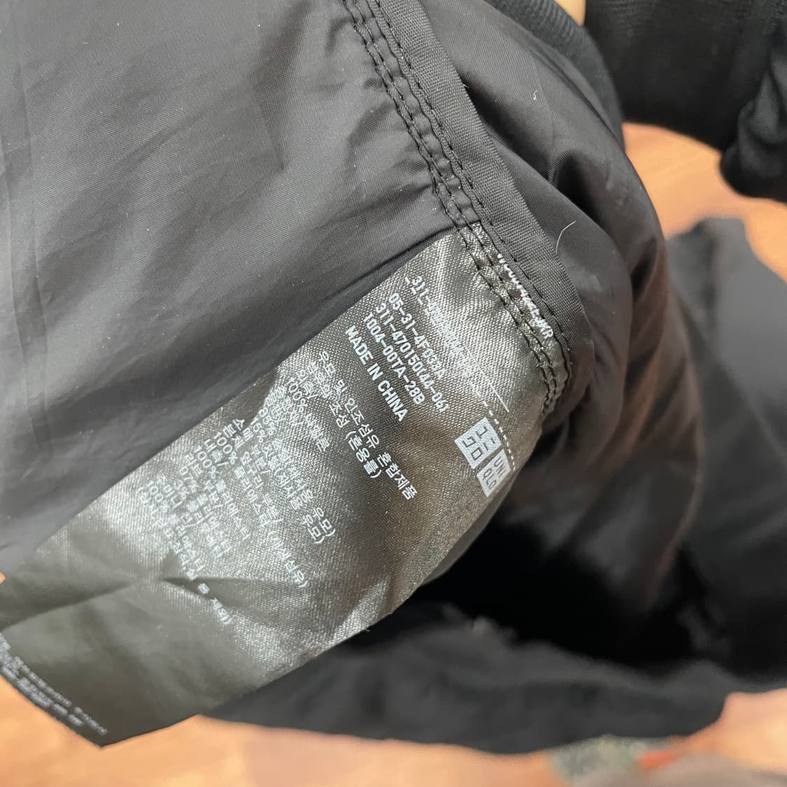 유니클로 화이트마운티니어링 하이브리드 다운 자켓 상품이미지3