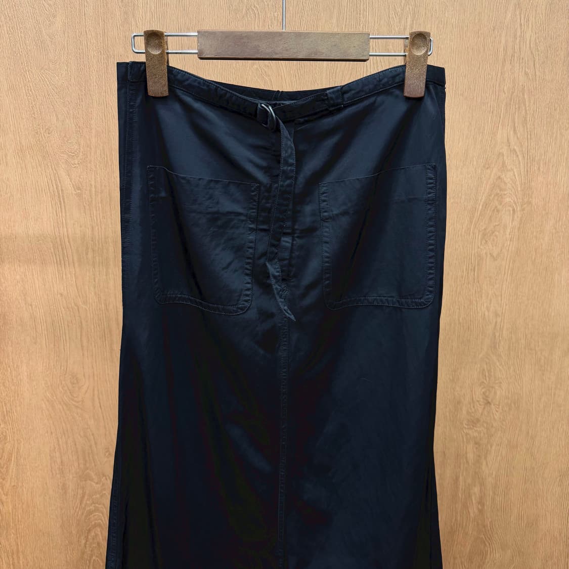 드리스 반 노튼 롱 스커트 이너 스트링 패치 포켓 디테일 블랙 상품이미지4