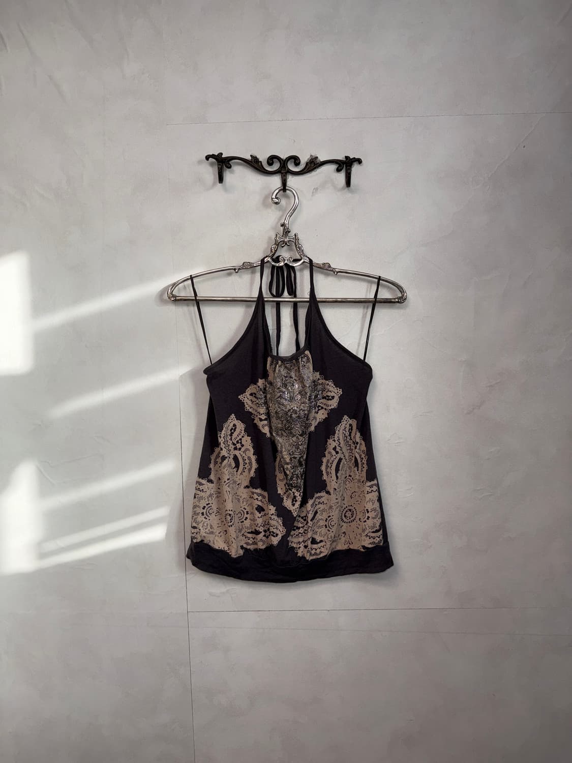 Charcoal ethnic lace patch halter 슬리브리스 상품이미지4