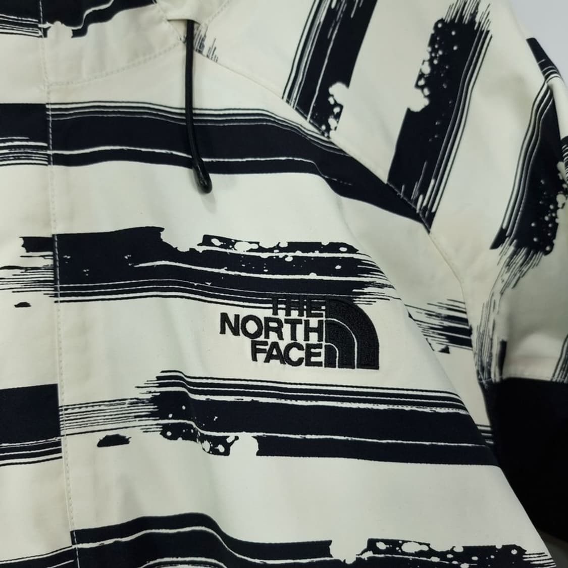 [노스페이스] 그래픽 패턴 오버핏 바람막이 보드 자켓 M19059 상품이미지8